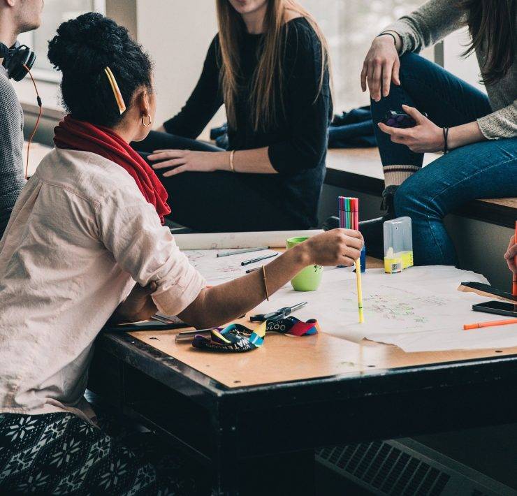 Personnes travaillant